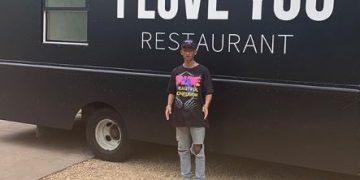 Jaden Smith, hijo de Will Smith, abrió un food truck vegano que comparte comida con los indigentes