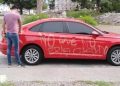 Mujer raya auto a infiel: ‘¿No que… no eras casado?’