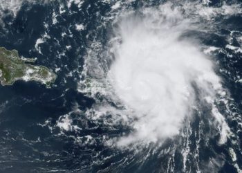La tormenta Dorian pasa a huracán al llegar a las Islas Vírgenes de EE.UU.