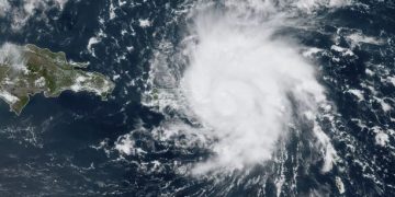 La tormenta Dorian pasa a huracán al llegar a las Islas Vírgenes de EE.UU.