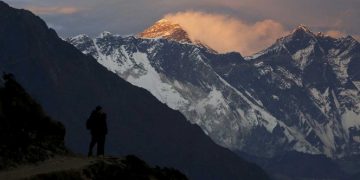 Ya no dejarán subir plásticos de un solo uso al Everest