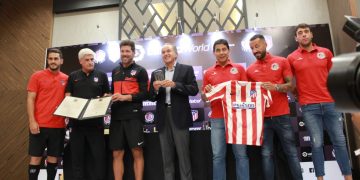 Gobernador reconoce como visitantes distinguidos a Atlético de Madrid