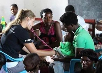 Fue voluntaria contra la desnutrición en Uganda: ahora enfrenta un juicio por la muerte de 105 niños