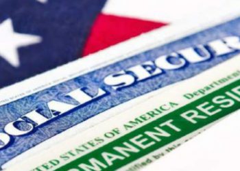 Negarán residencia a migrantes legales que reciban ayuda de programas sociales en EE.UU.
