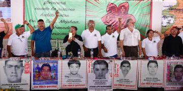 Familiares exigen a AMLO respuesta efectiva del paradero de los 43 normalistas
