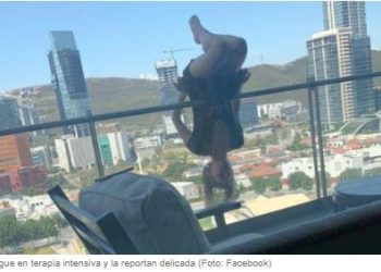 Mientras hacía yoga en un balcón, joven cae 25 metros; sufrió fractura de más de 100 huesos