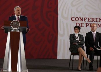Analizan creación de universidad para formación de médicos y enfermeras