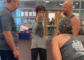 ¡Inspirador! Atleta sin brazos competirá en triatlón