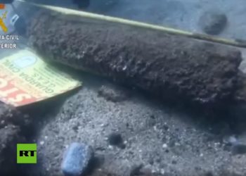 Bomba de la Guerra Civil española es detonada bajo el mar