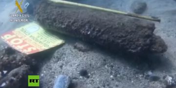 Bomba de la Guerra Civil española es detonada bajo el mar