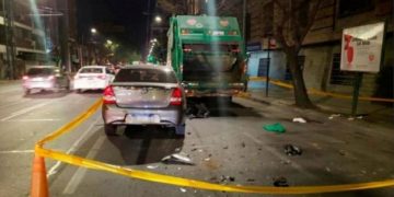 #VIDEO Amputan pierna de recolector de residuos tras haber sido golpeado por carro en Argentina