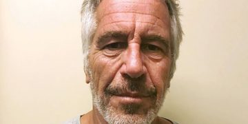 El millonario Jeffrey Epstein, acusado de tráfico sexual se suicida en su celda