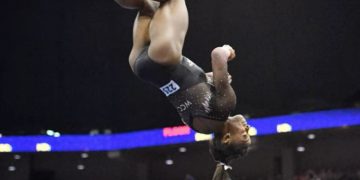 Simone Biles realiza sorprendente “triple doble” movimiento nunca antes visto en gimnasia