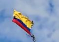 #VIDEO Caen trágicamente dos militares en Colombia que pendían de un helicóptero en un desfile