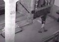 #VIDEO Joven defeca al interior de una iglesia