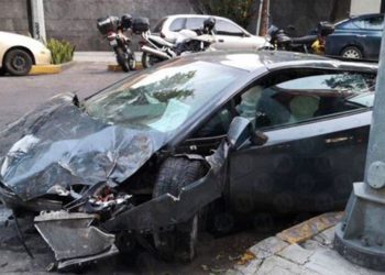 Chocan lamborghini de 6 mdp es abandonado en CDMX