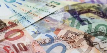 Tras la intención del Gobierno de suspender el Parlamento británico antes del Brexit, cae la libra y las bolsas de Europa