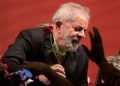 Ordenan transferir al expresidente Lula a cárcel en Sao Paulo