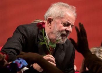Ordenan transferir al expresidente Lula a cárcel en Sao Paulo
