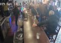 #VIDEO El peleador de artes marciales McGregor, golpea a anciano en un bar