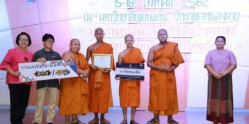 Ganadores de un torneo de videojuegos unos monjes budistas