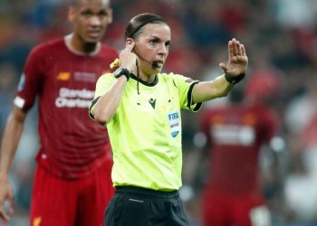 Histórico Stephanie Frappart se convierte en primera mujer árbitro en una final
