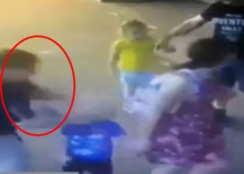 #VIDEO Mujer ataca a niño de 3 años con cuchillo, lo hieren en la cara