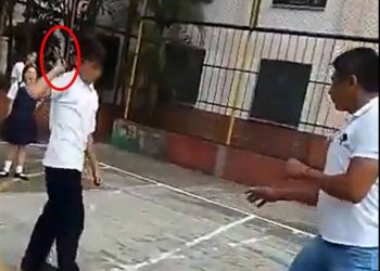 Niño intenta acuchillar a su profesor