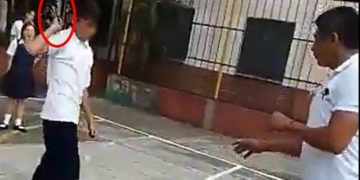 Niño intenta acuchillar a su profesor