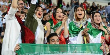 Mujeres por primera vez desde 1979, asistirán a un partido de fútbol en Irán
