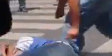 #VIDEO Pelean conductores por percance vial y uno usa  un picahielo