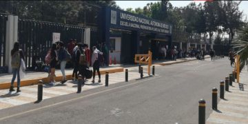 Semidesnuda e inconsciente encuentran a joven en Prepa de CDMX