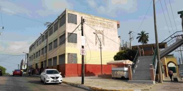 Buscan tumba de héroe de la Independencia bajo edificio de prepa en Tampico