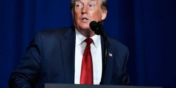 Trump es reprobado por un 62% de estadounidenses