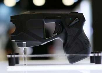 Legisladores analizan el uso de armas de electrochoques como defensa de mujeres