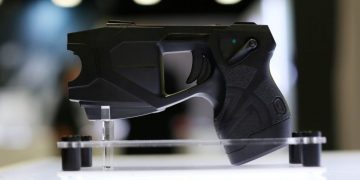 Legisladores analizan el uso de armas de electrochoques como defensa de mujeres