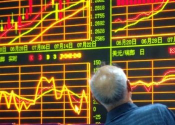 Impacta en Wall Street caída de moneda china en 4.1 por ciento