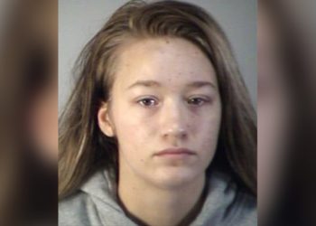 Adolescente paga para asesinar a sus padres con la tarjeta de débito que les robó