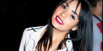 La actriz porno Annie Sex Teen cumple el sueño de su mayor fan