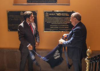 Develan placa conmemorativa a los 160 años del Instituto Científico y Literario