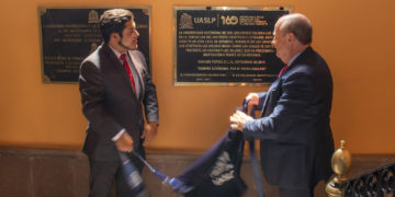 Develan placa conmemorativa a los 160 años del Instituto Científico y Literario