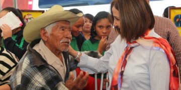 DIF entrega diversos apoyos en gira por Cerro de San Pedro