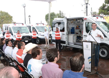 Nuevas ambulancias son entregadas a Protección Civil