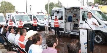 Nuevas ambulancias son entregadas a Protección Civil