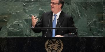 Ebrard llama ante la ONU a dar la batalla contra la supremacía blanca