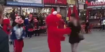 ‘Elmo’ fue arrestado por manosear a mujer en Times Square