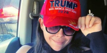 #VIDEO Mexicana corre a migrantes cruzando la frontera a EEUU