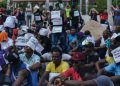 Consiguen amparo para salir de México, 812 migrantes africanos varados en Tapachula