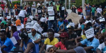 Consiguen amparo para salir de México, 812 migrantes africanos varados en Tapachula