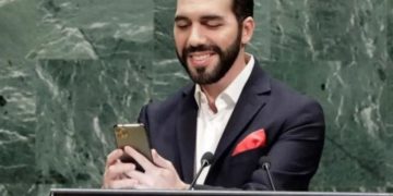 El presidente de El Salvador se toma “selfie” en la tribuna de Naciones Unidas